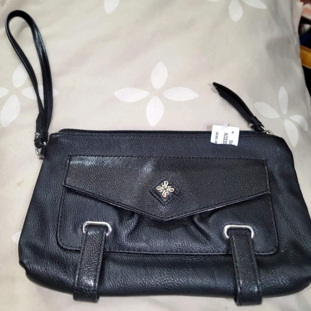 SIMPLY VERA Vera Wang Clutch color black  good condition